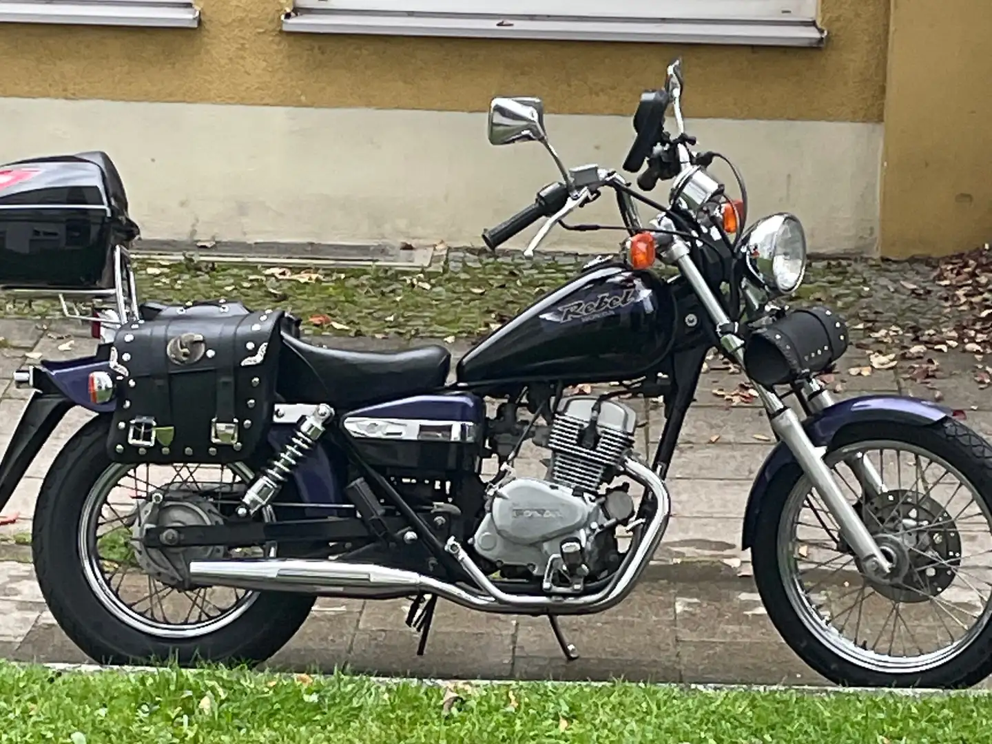 Honda CA 125 Rebel Noir - 2