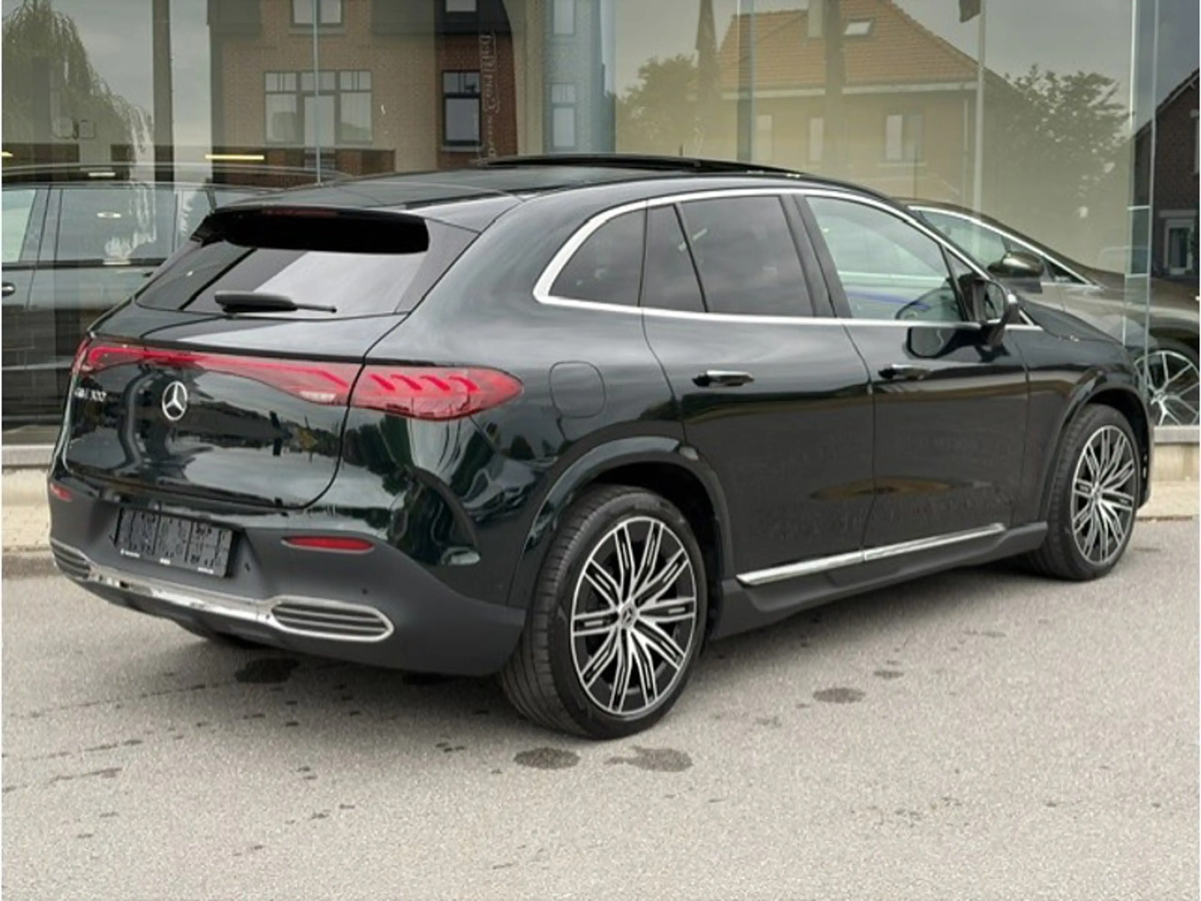 Mercedes-Benz EQE SUV 300 AMG Line — photo 5
