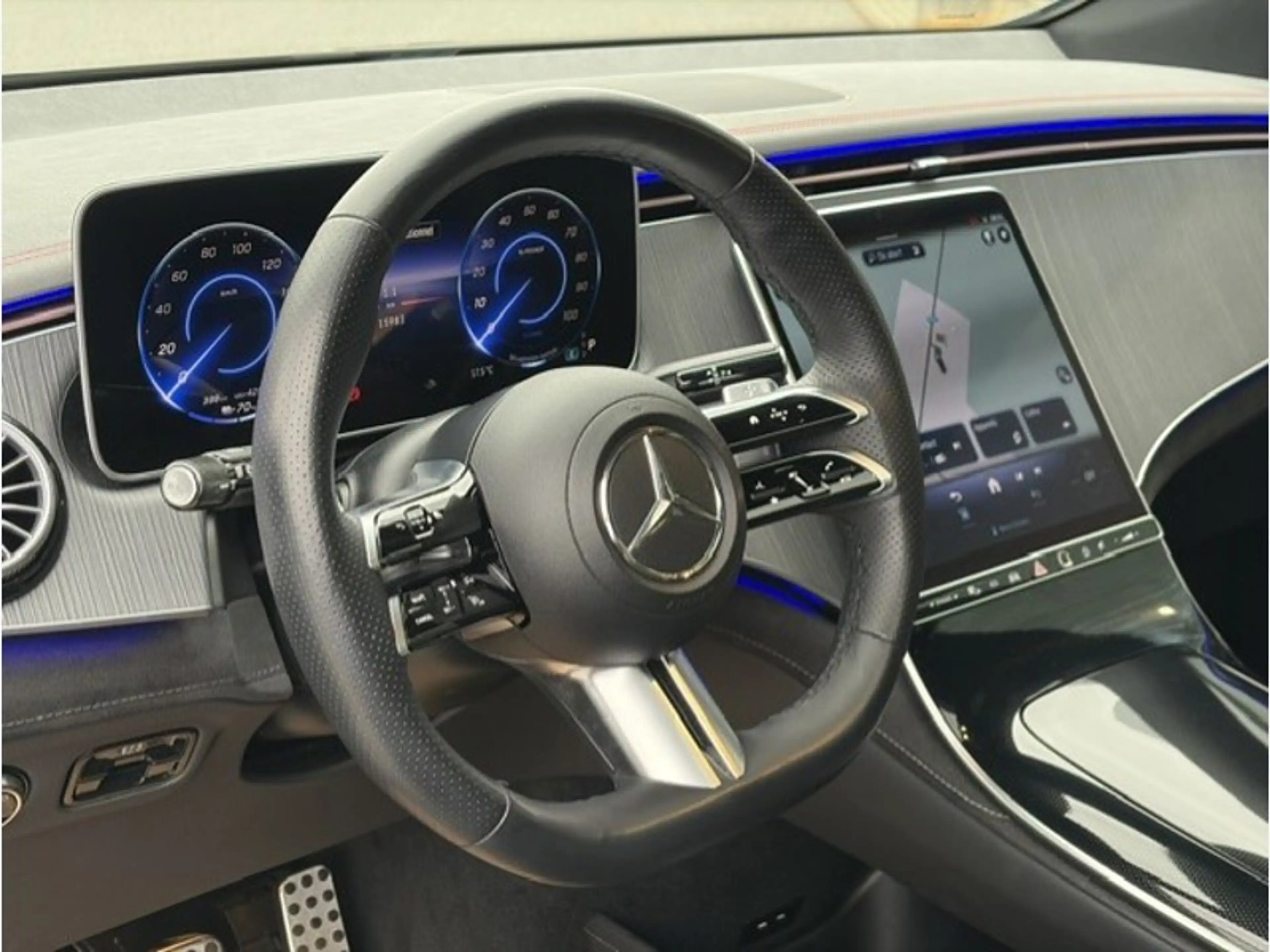 Mercedes-Benz EQE SUV 300 AMG Line — photo 3