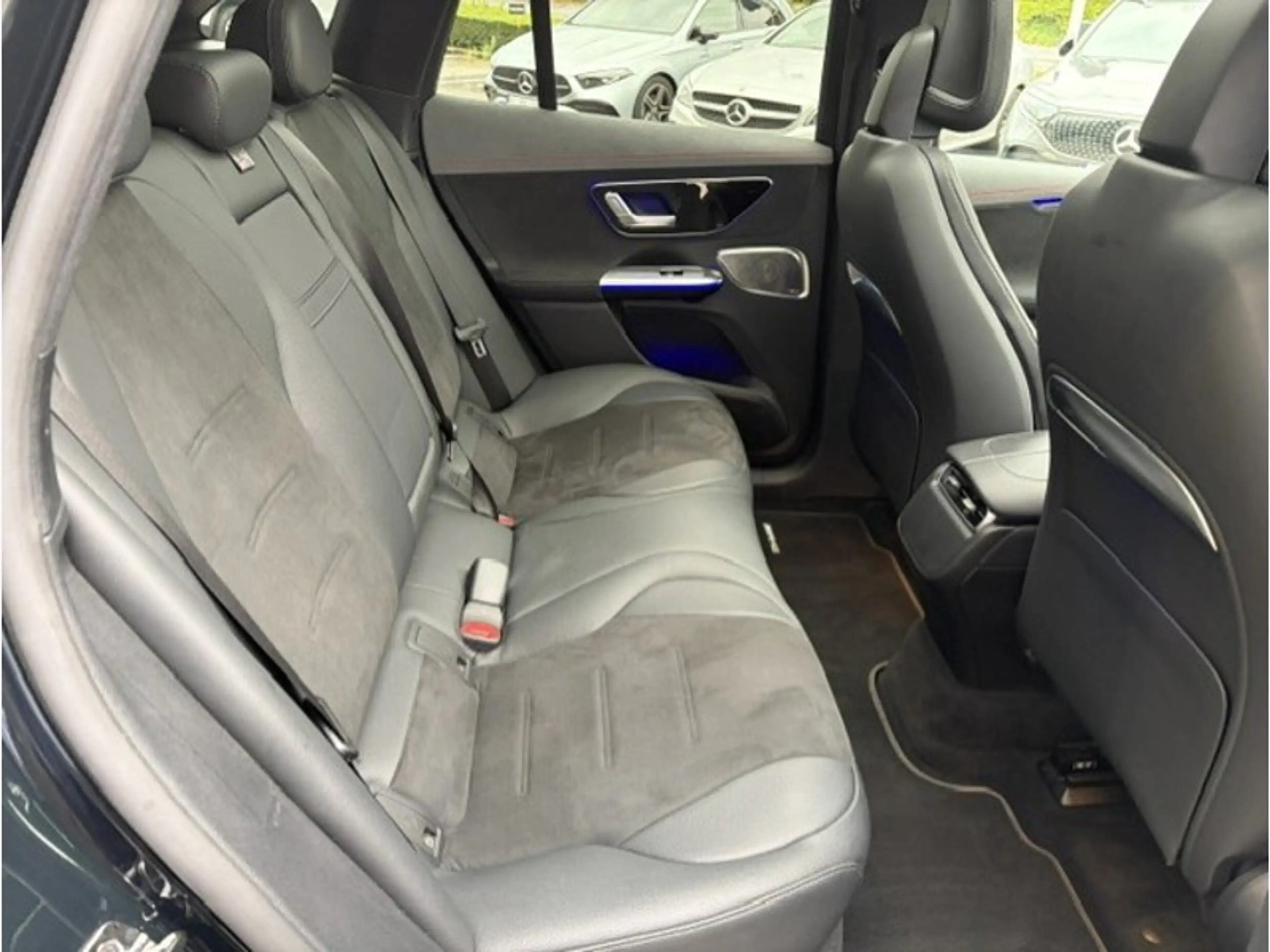 Mercedes-Benz EQE SUV 300 AMG Line — photo 13