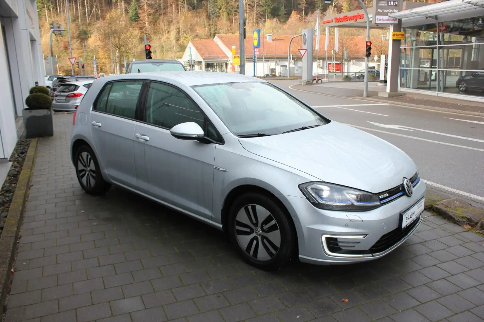 Volkswagen Golf VII Lim. e-Golf 32 kWh Akku inkl. Navi,LED, Silber - 2
