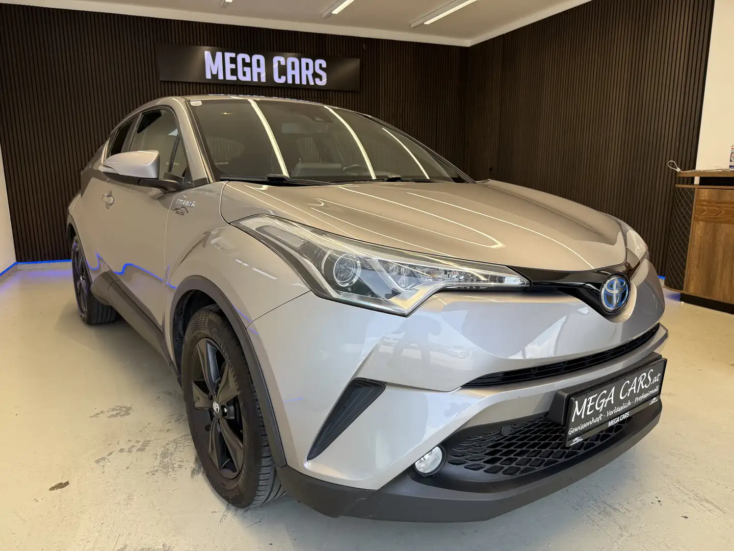 Toyota C-HR 1,8 Hybrid C-ENTER CVT Grau - 1