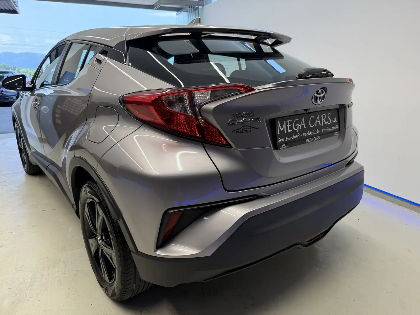 Toyota C-HR 1,8 Hybrid C-ENTER CVT Grau - 2