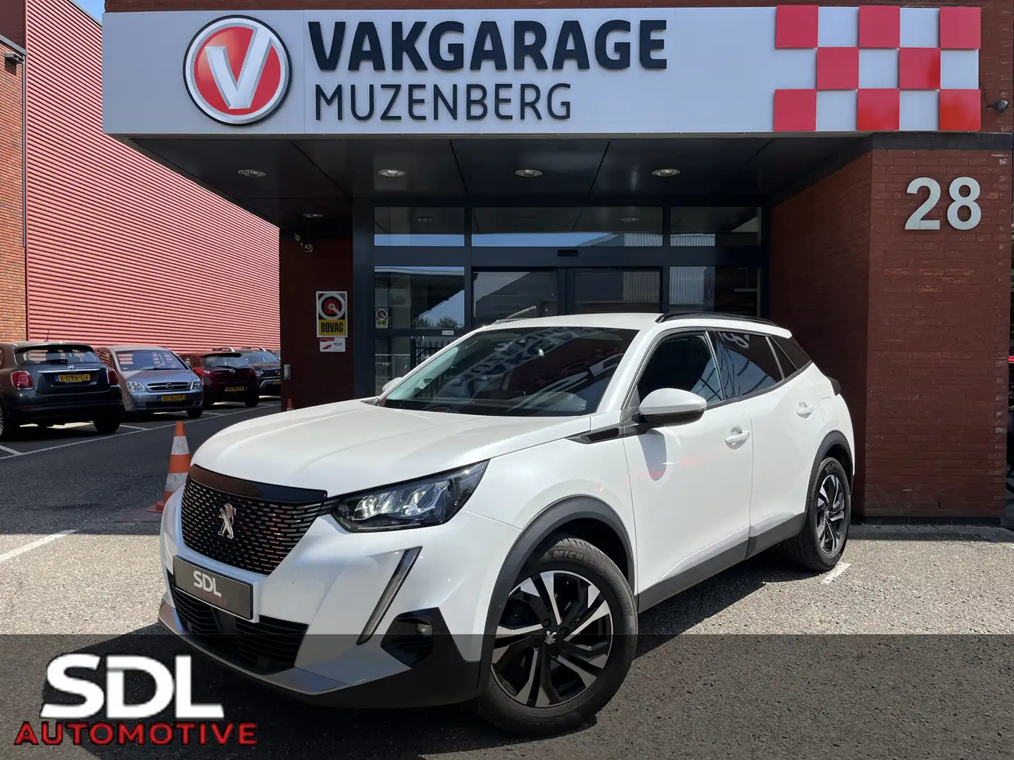 Peugeot 2008 1.2 PureTech Allure // LED // CAMERA+SENSOREN // N Blanc - 1
