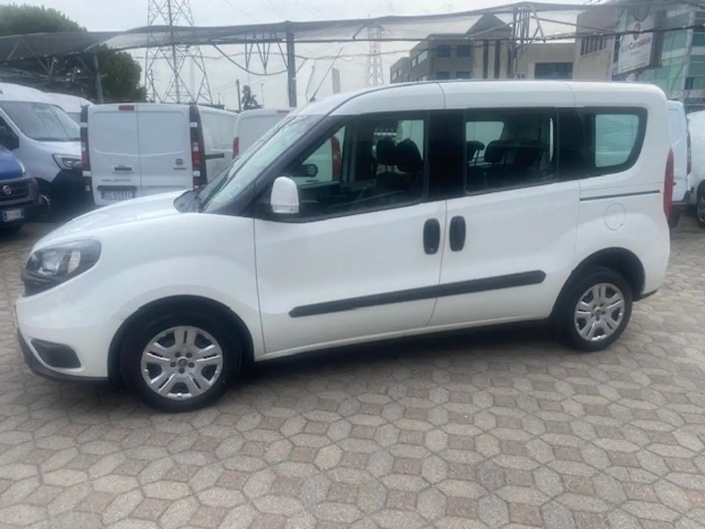 Fiat Doblo 1.6 MTJ 95 CV M1 5 P Blanc - 1
