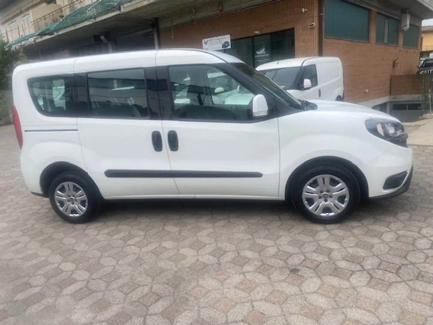 Fiat Doblo 1.6 MTJ 95 CV M1 5 P Blanc - 2