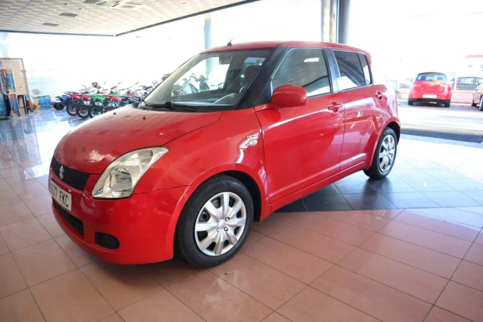 Suzuki Swift 1.3DDiS GL Rouge - 1