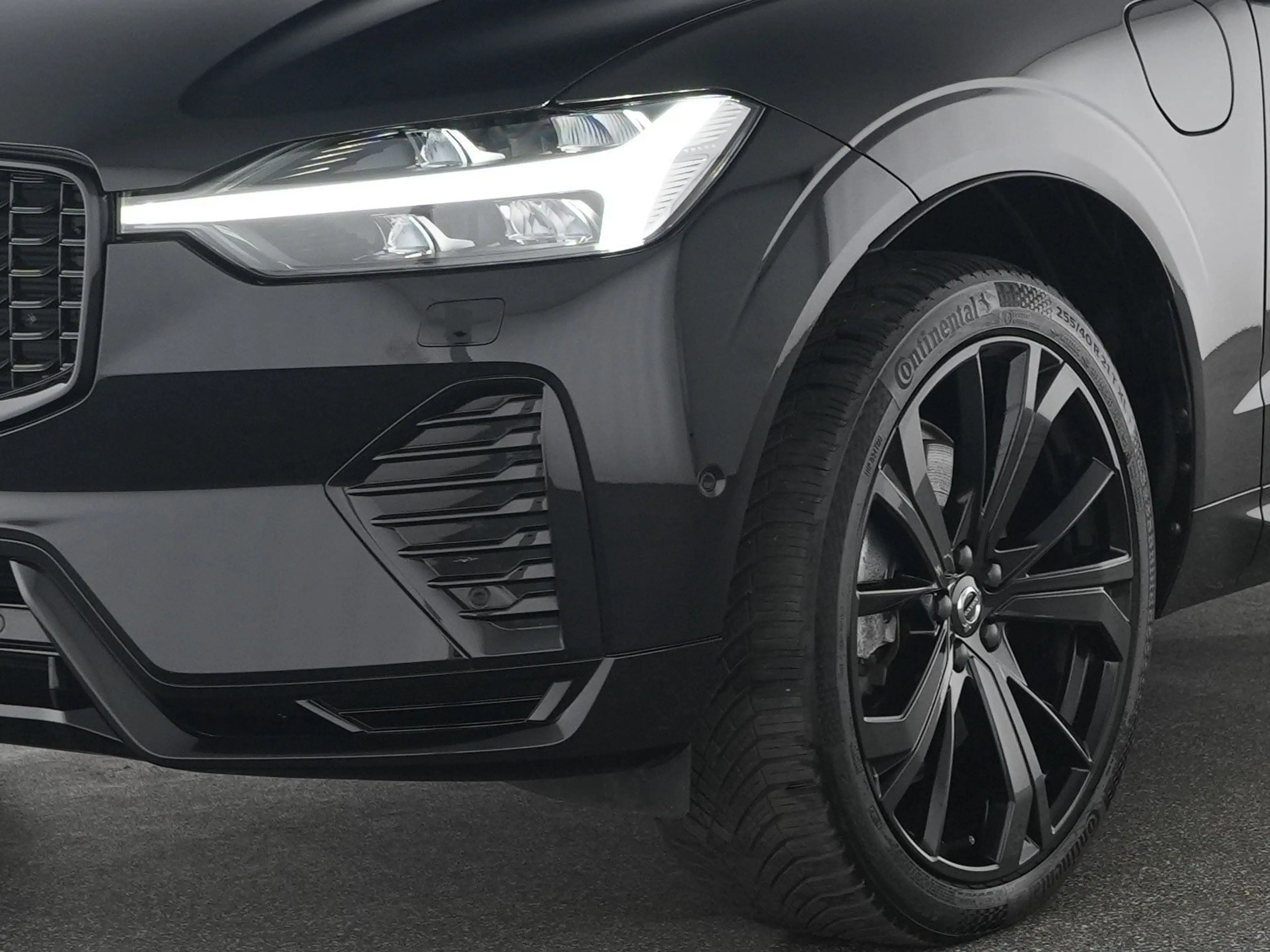 Volvo XC60 T8 AWD Plus Black Edition 360°GSHD*STHZ*21" — photo 9