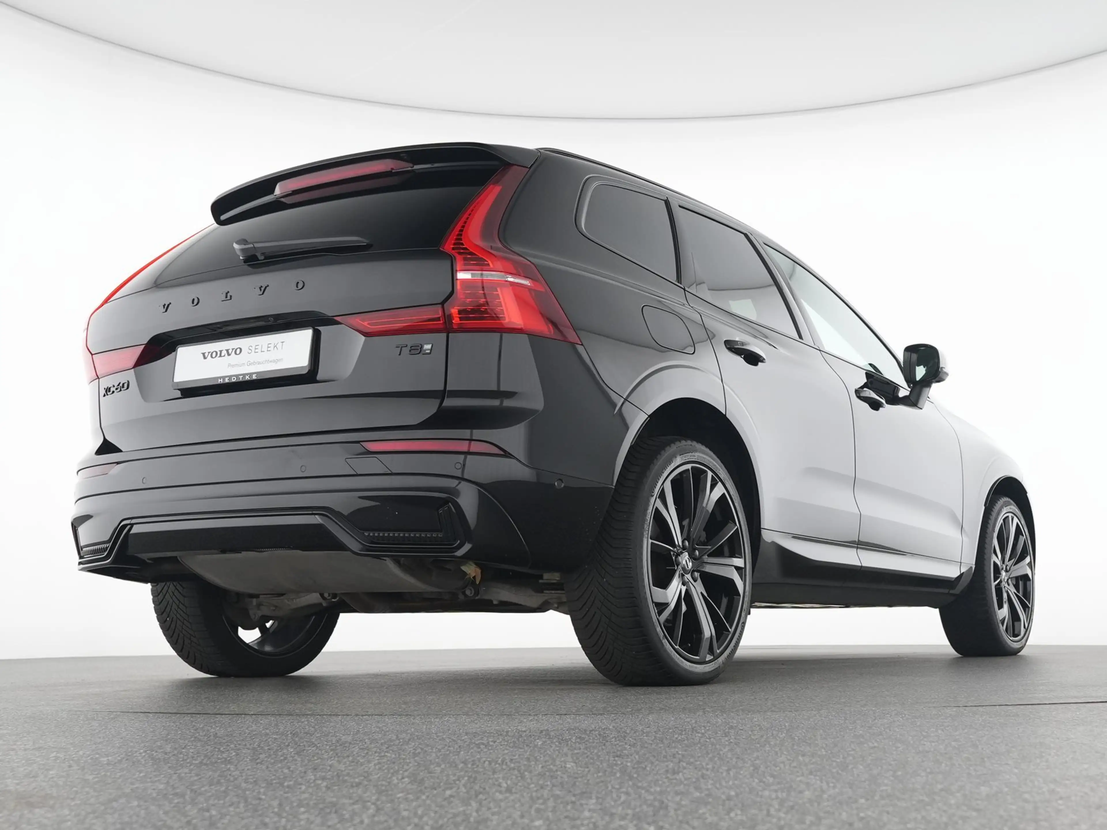Volvo XC60 T8 AWD Plus Black Edition 360°GSHD*STHZ*21" — photo 8