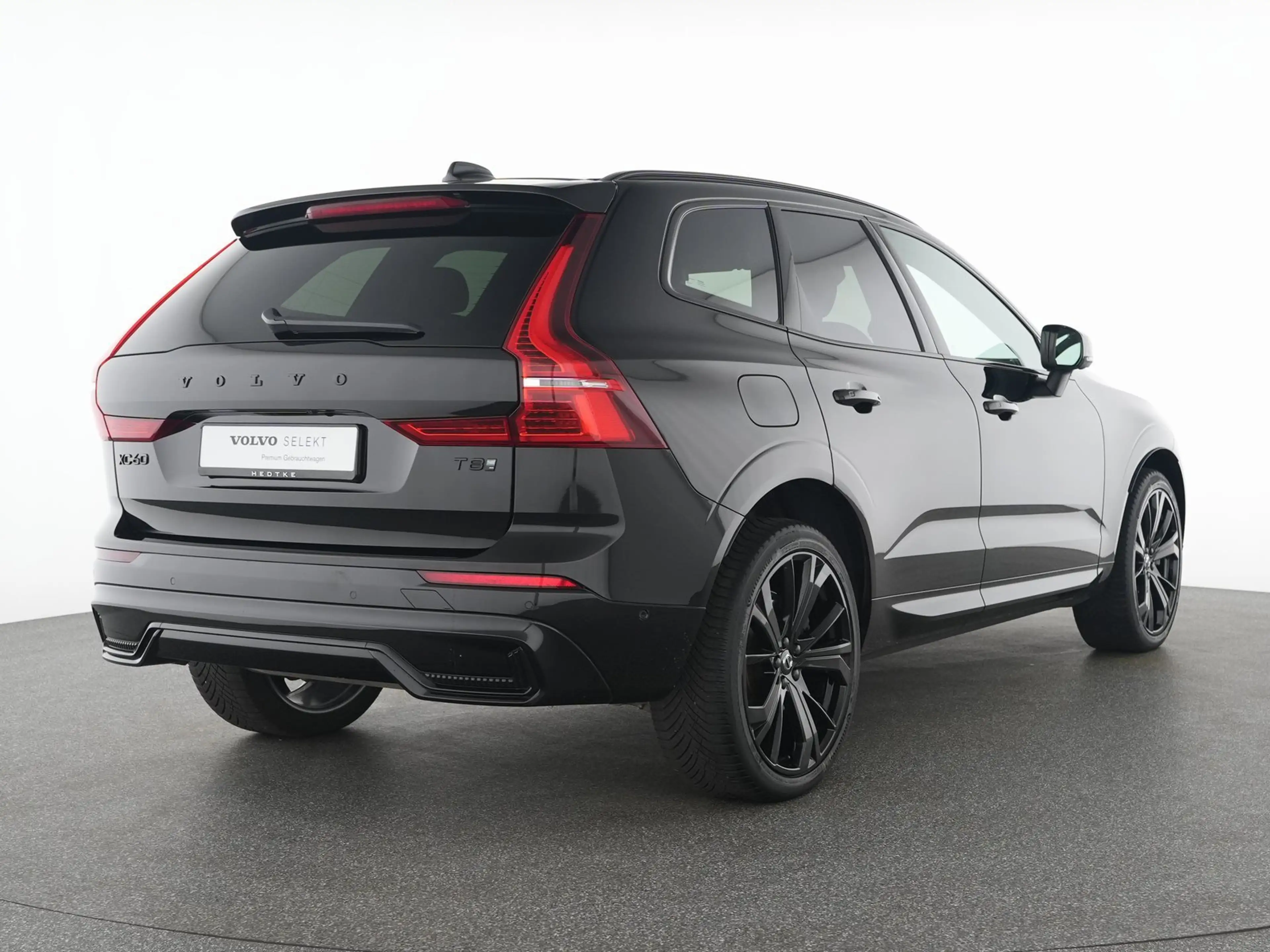 Volvo XC60 T8 AWD Plus Black Edition 360°GSHD*STHZ*21" — photo 2