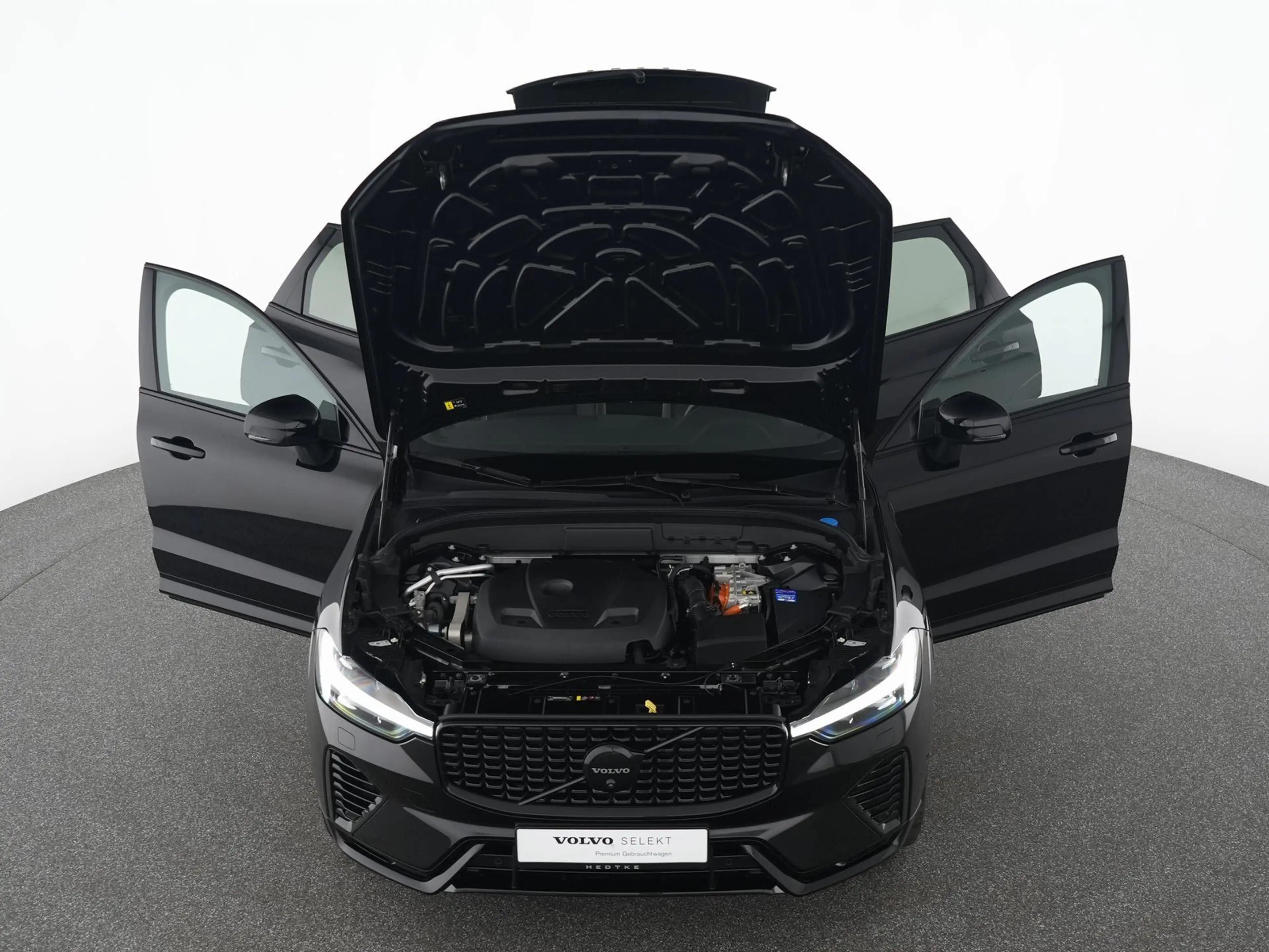 Volvo XC60 T8 AWD Plus Black Edition 360°GSHD*STHZ*21" — photo 13