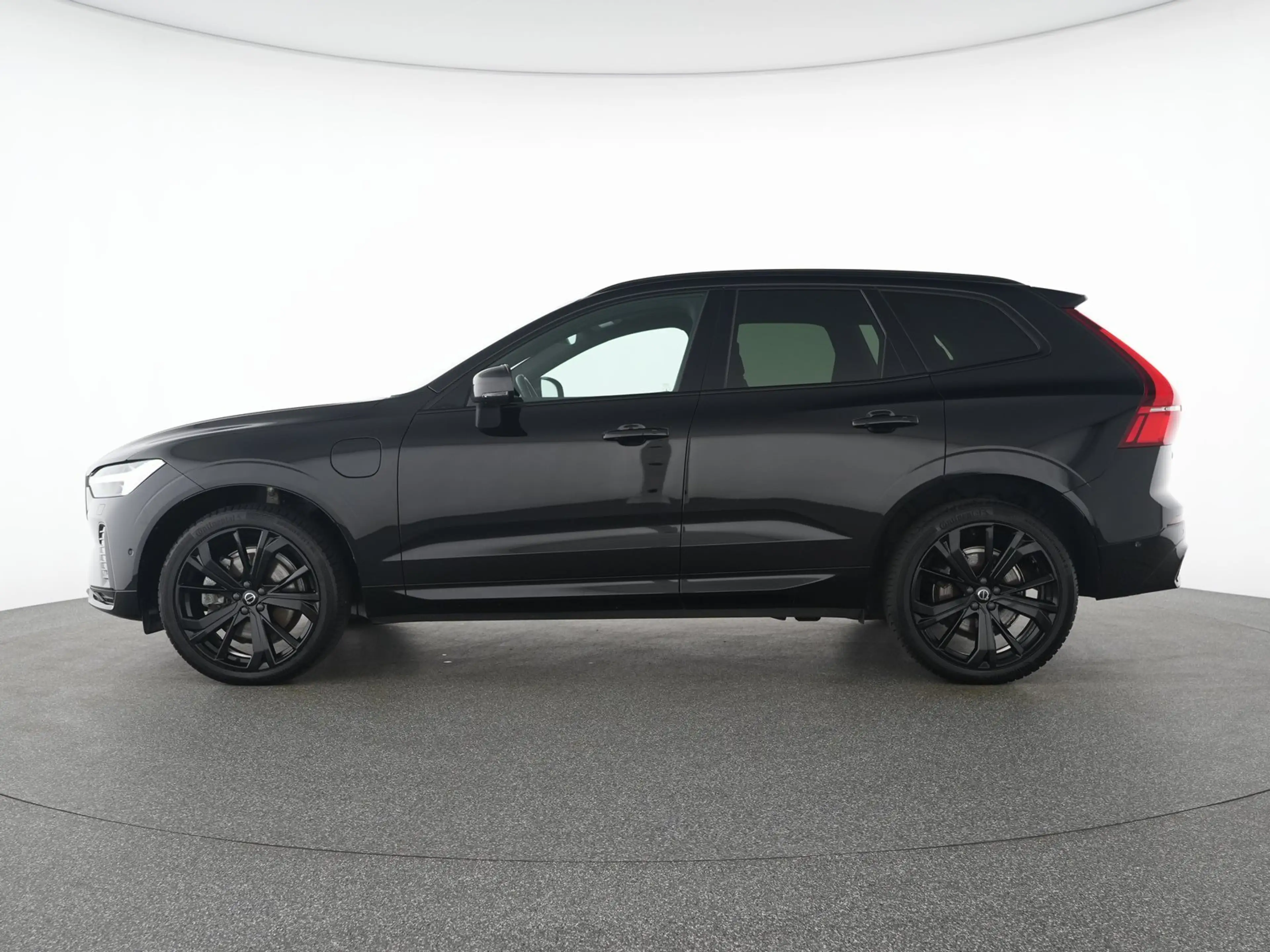 Volvo XC60 T8 AWD Plus Black Edition 360°GSHD*STHZ*21" — photo 11