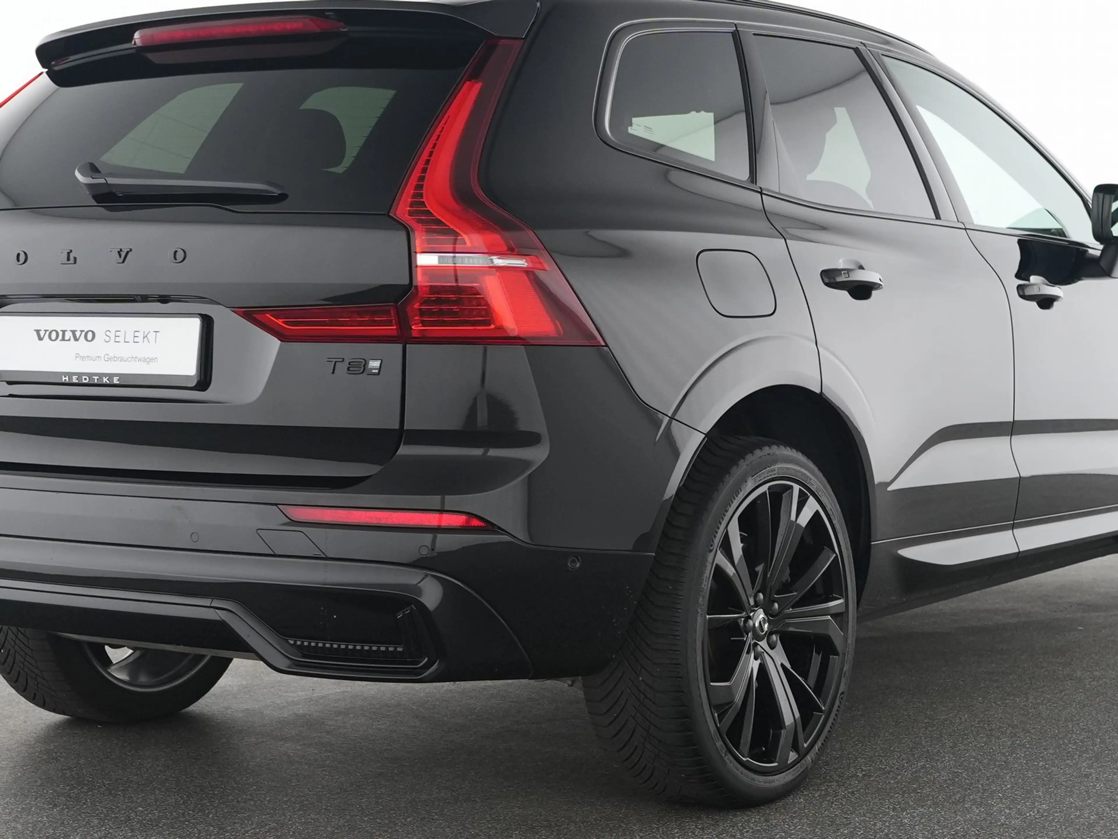 Volvo XC60 T8 AWD Plus Black Edition 360°GSHD*STHZ*21" — photo 10