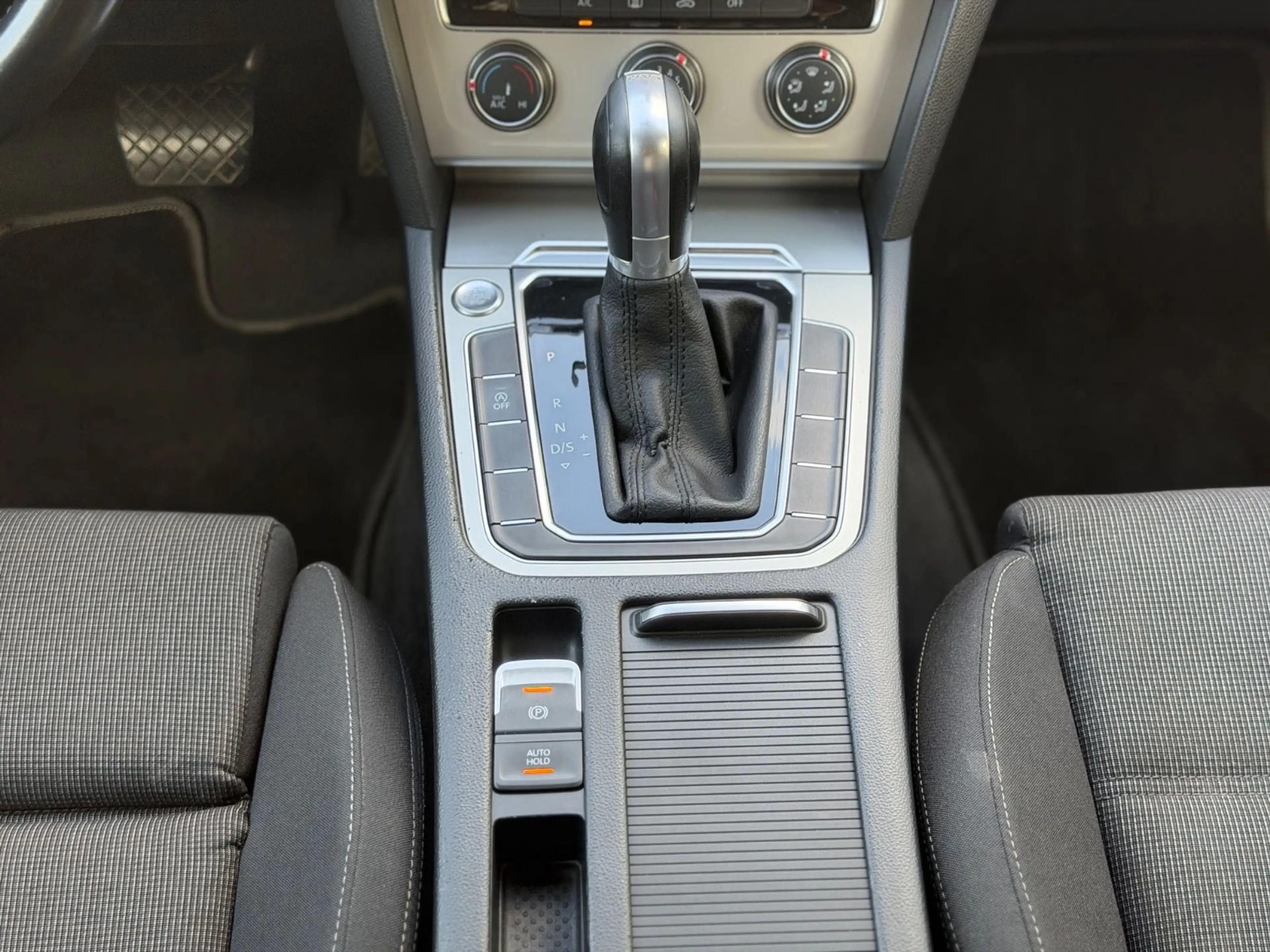 Volkswagen Passat Variant Passat 2.0TDI DSG Comfortline BMT/Start-Stop Nav — photo 14