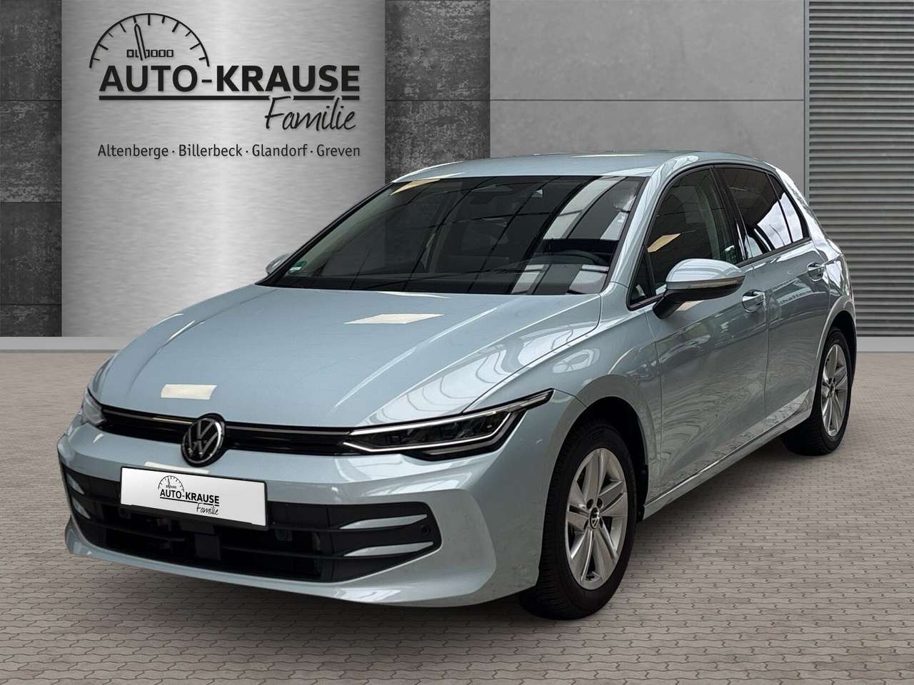 Volkswagen Golf 2025 — VIII 1.5 TSI Life HUD Navi App Connect LED