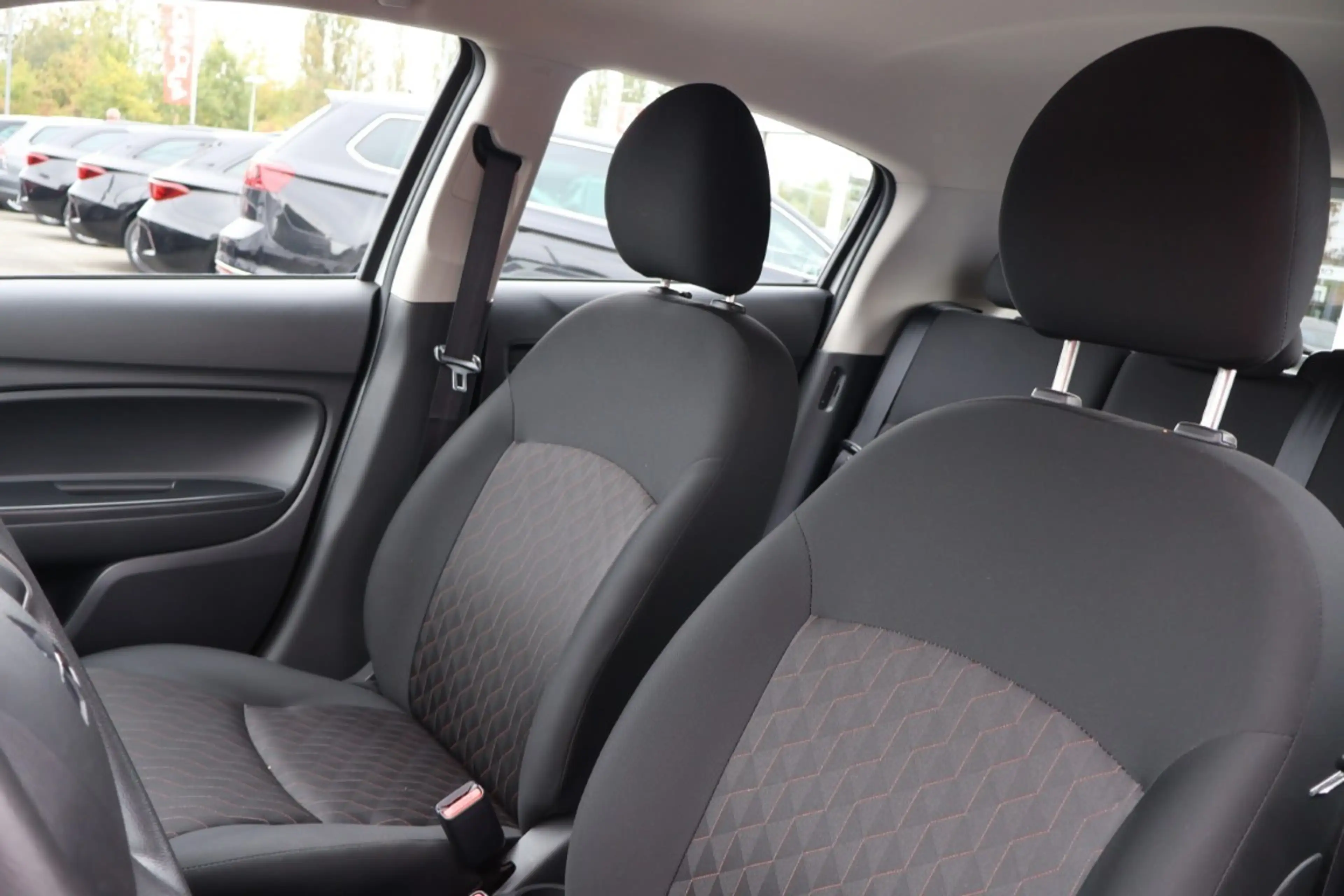 Mitsubishi Space Star 1.2 Select DAB Klima Freisprechanlage — photo 13