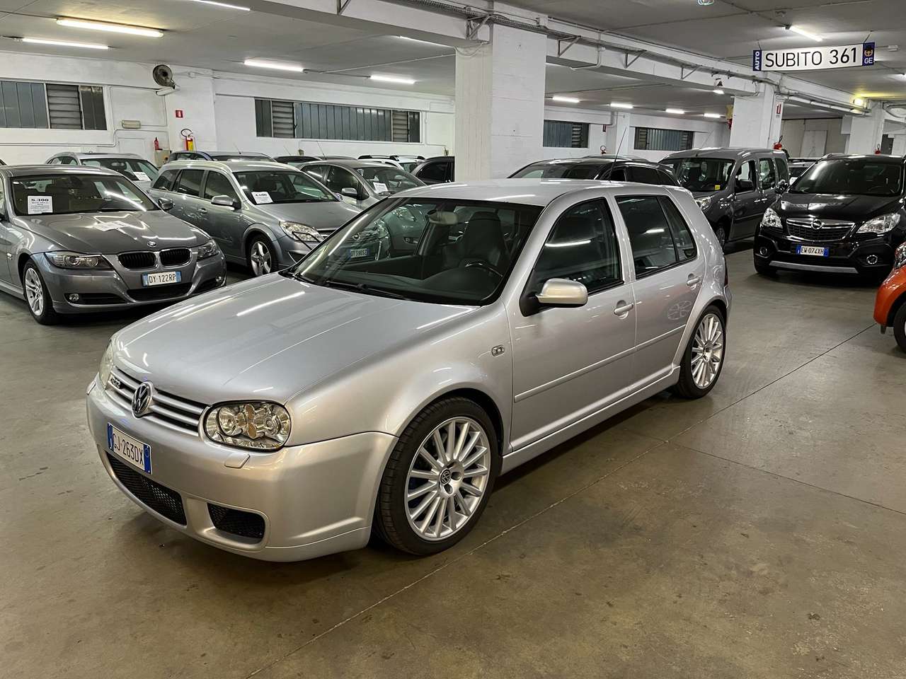 Volkswagen Golf R32   5 porte