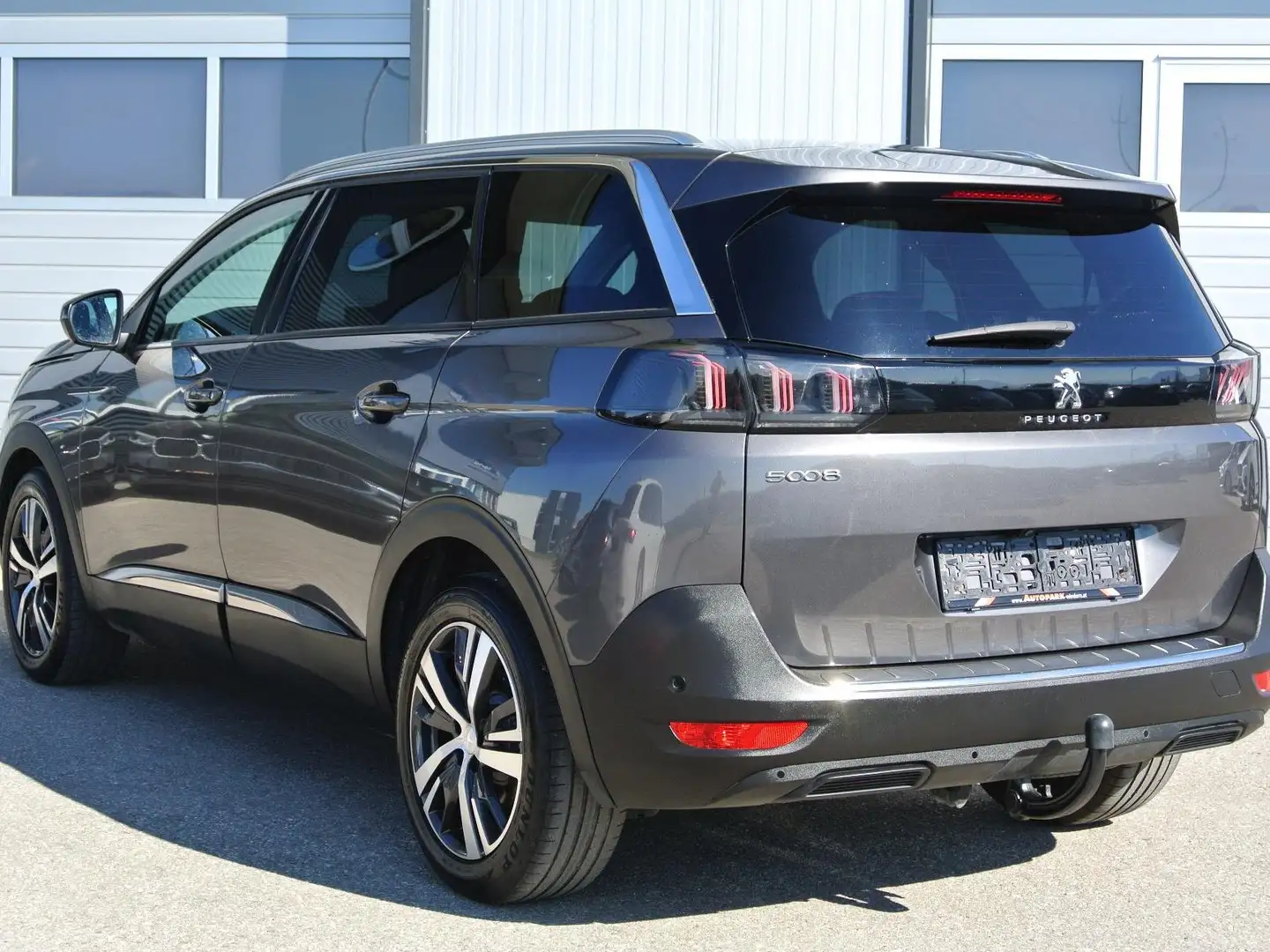 Peugeot 5008 1.5 BlueHDi130 ALLURE * 7-SITZE *AHK *RFK* LEDER * Grau - 2