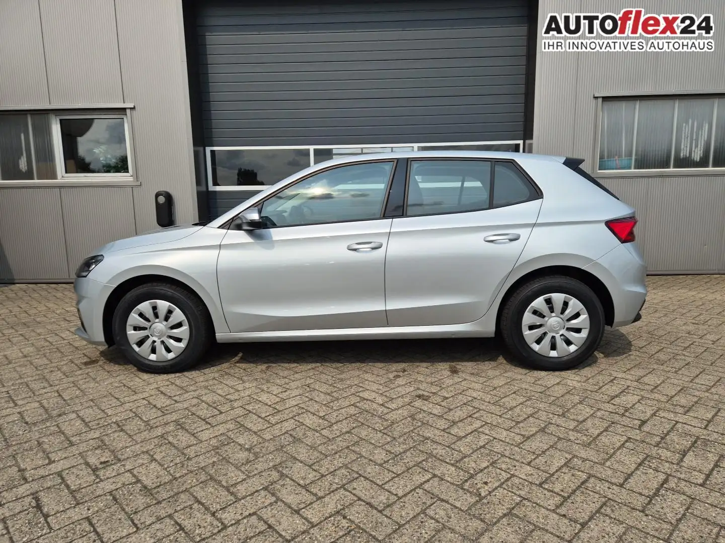 Skoda Fabia 1.0 TSI 115PS Selection 5-türig Sitzheizung Par... Silber - 1