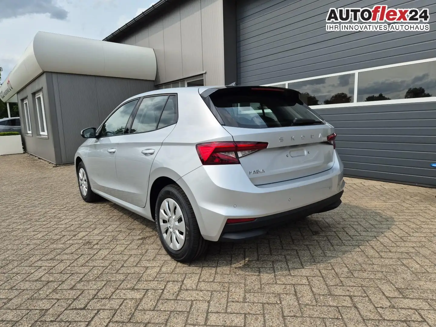 Skoda Fabia 1.0 TSI 115PS Selection 5-türig Sitzheizung Par... Silber - 2