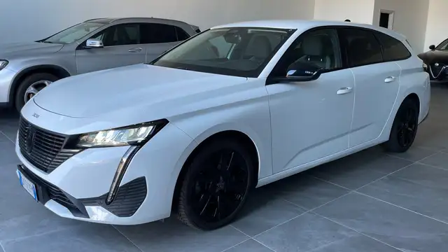 Peugeot 308 view 3