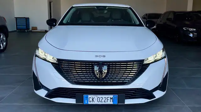 Peugeot 308 view 2