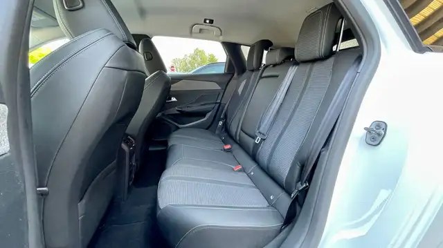Peugeot 308 view 11