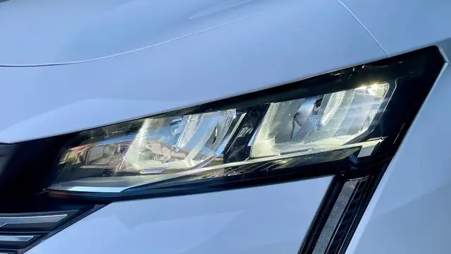 Peugeot 308 view 4