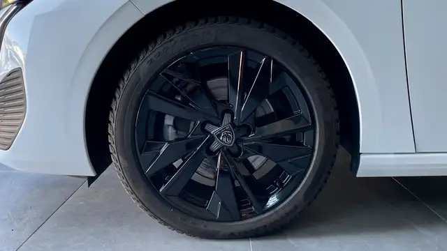 Peugeot 308 view 5