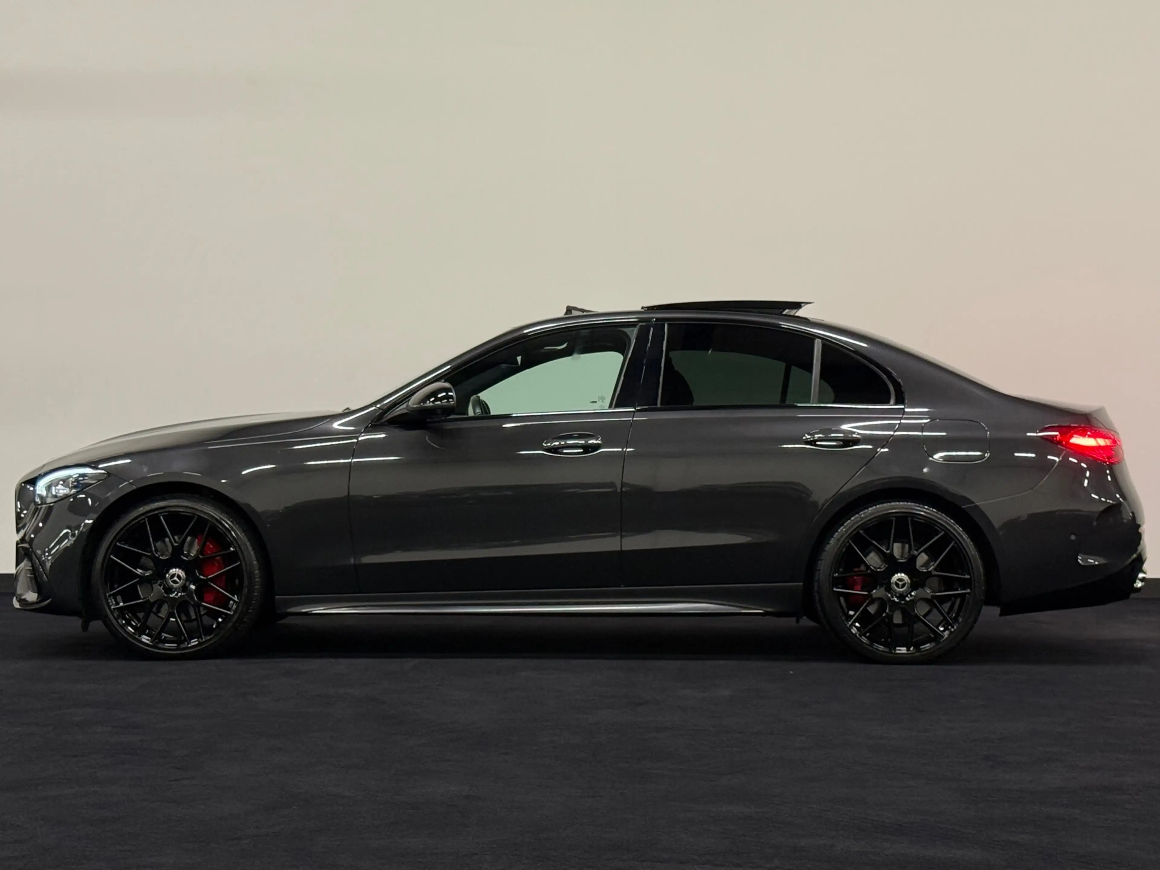Mercedes-Benz C 300 e AMG C63 Pano Digital Sfeer 360 Memory — photo 3
