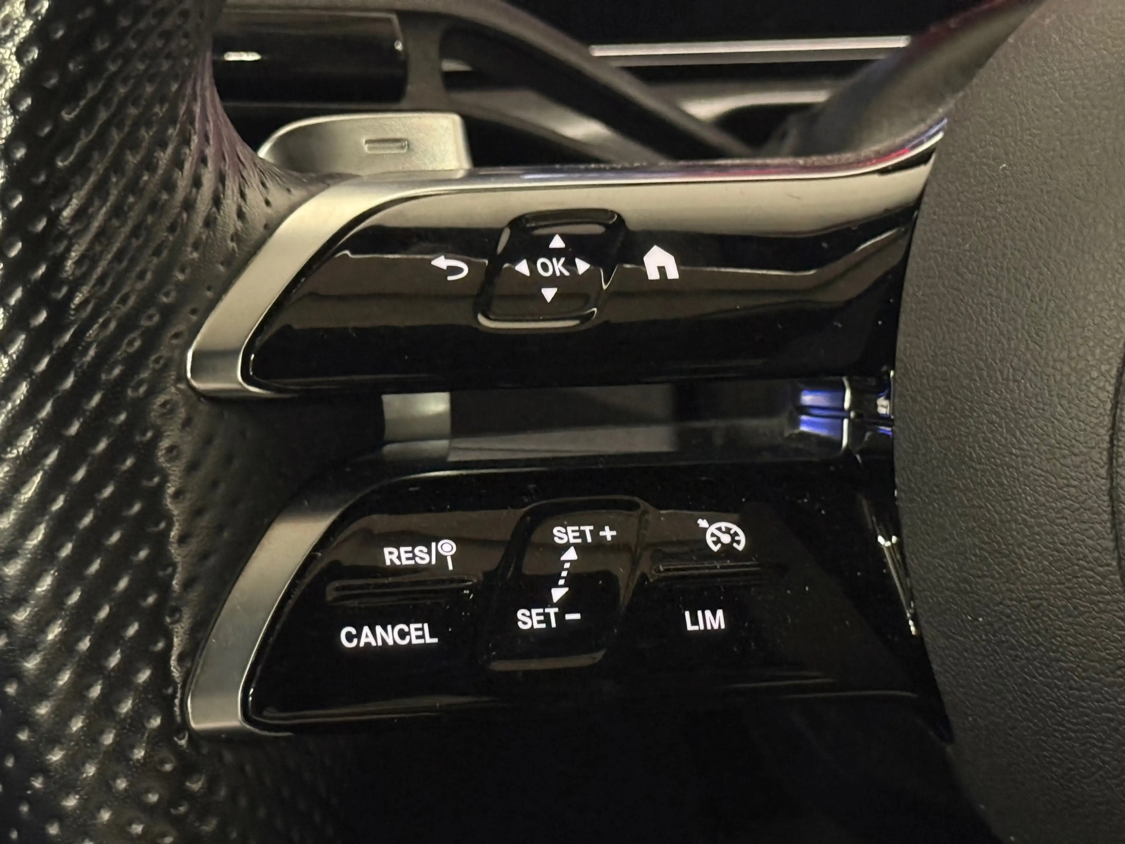 Mercedes-Benz C 300 e AMG C63 Pano Digital Sfeer 360 Memory — photo 14