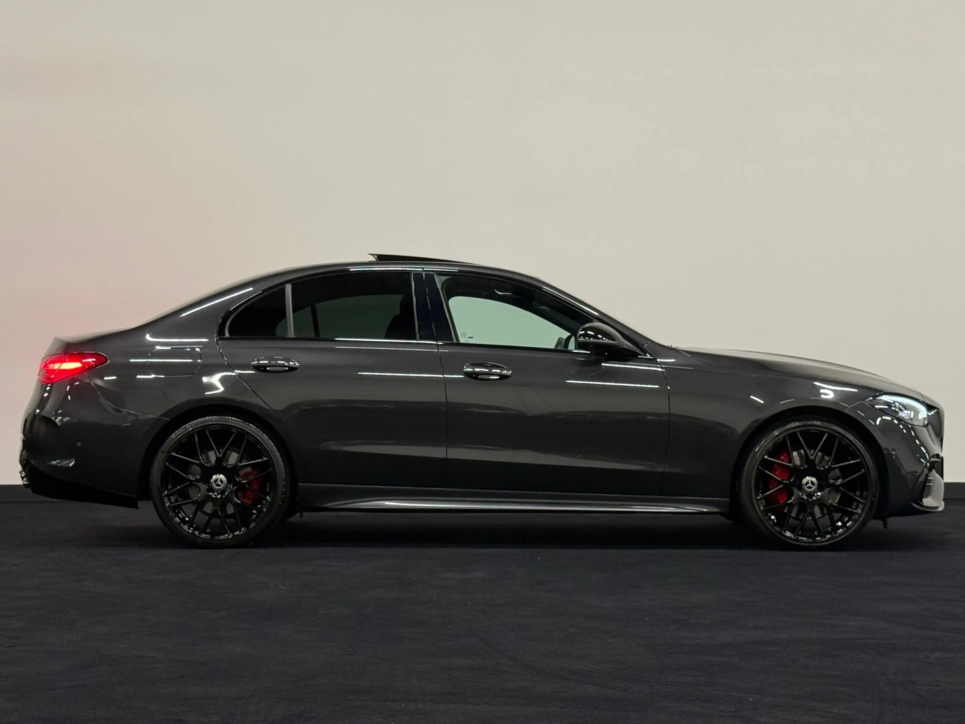 Mercedes-Benz C 300 e AMG C63 Pano Digital Sfeer 360 Memory — photo 10