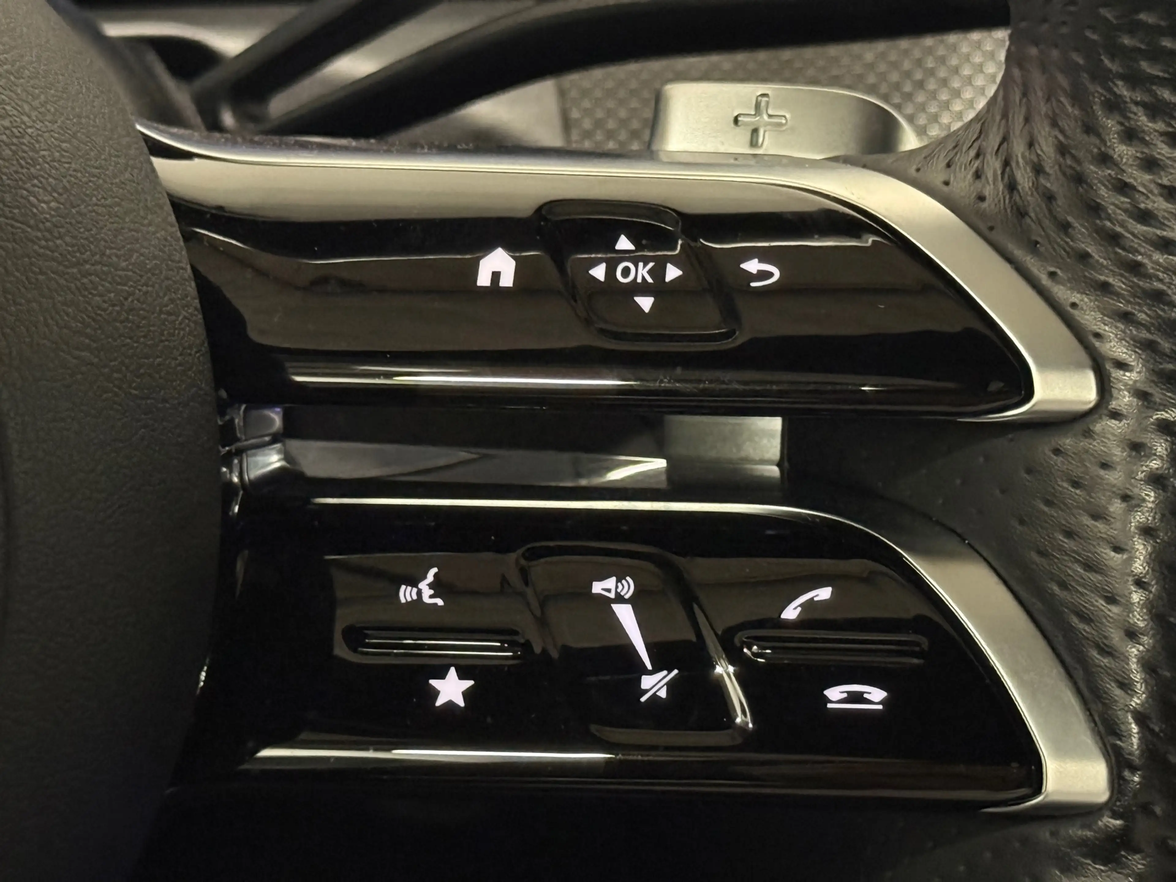 Mercedes-Benz C 300 e AMG C63 Pano Digital Sfeer 360 Memory — photo 17
