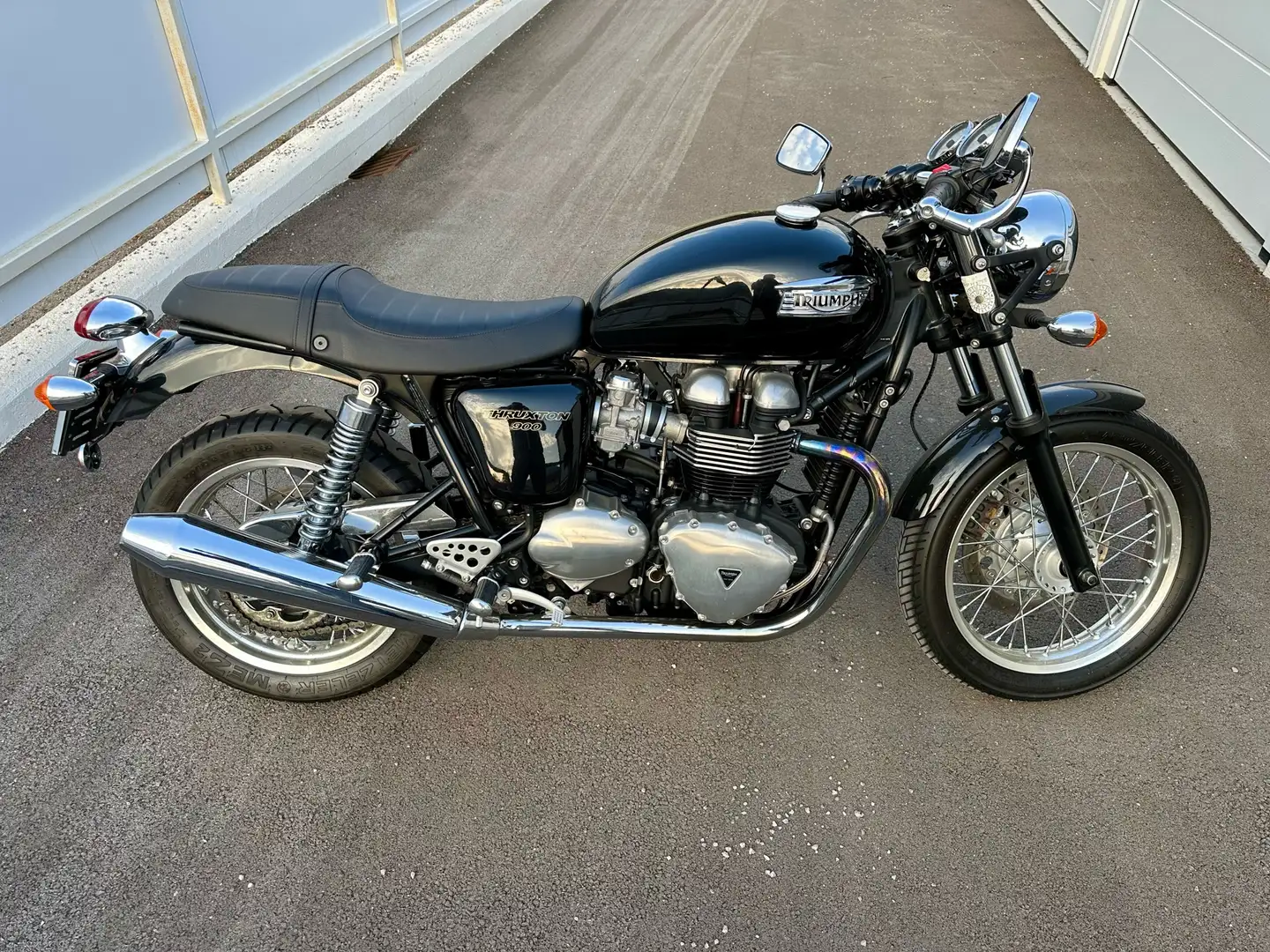 Triumph Thruxton - 1