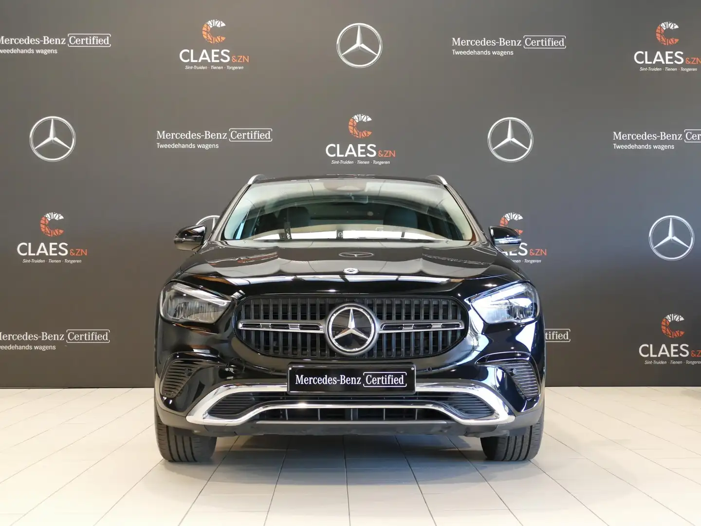 Mercedes-Benz GLA 180 Luxury Line DOS 8489 Schwarz - 2