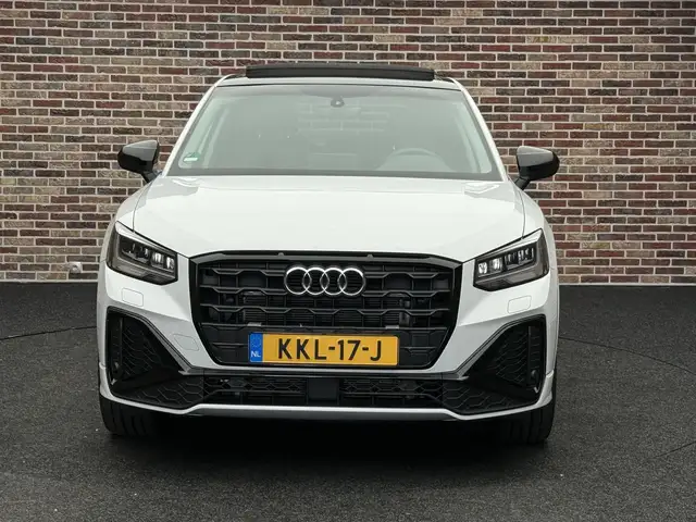 Audi Q2 view 7