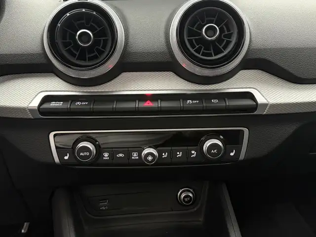 Audi Q2 view 13