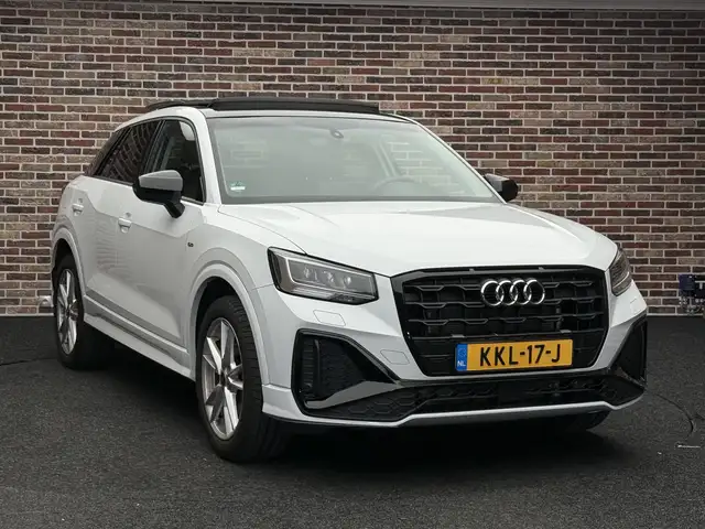 Audi Q2 view 22