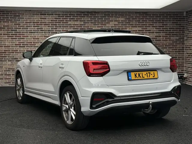 Audi Q2 view 26