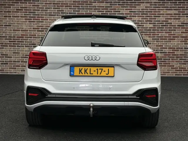 Audi Q2 view 6