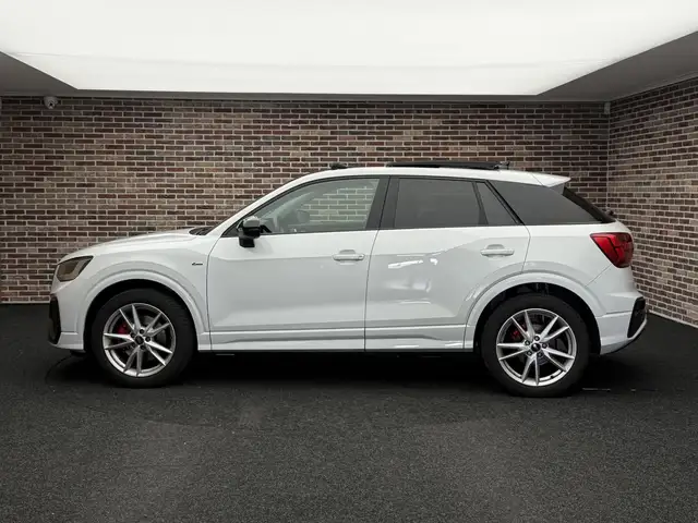 Audi Q2 view 5