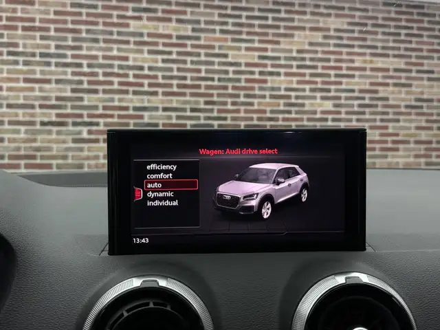 Audi Q2 view 14