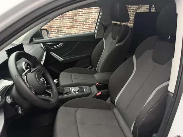 Audi Q2 view 8