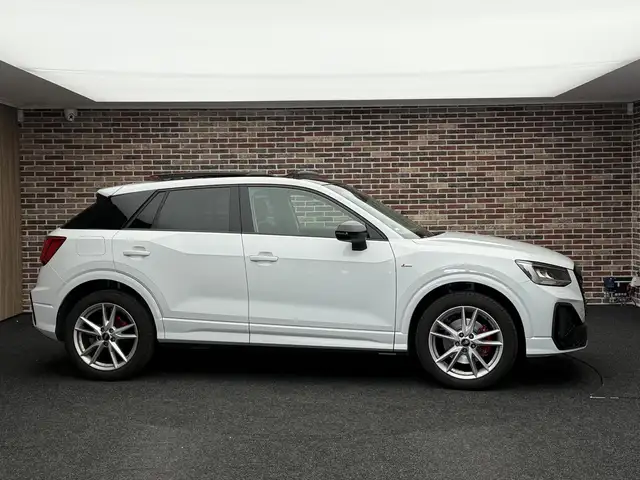 Audi Q2 view 4