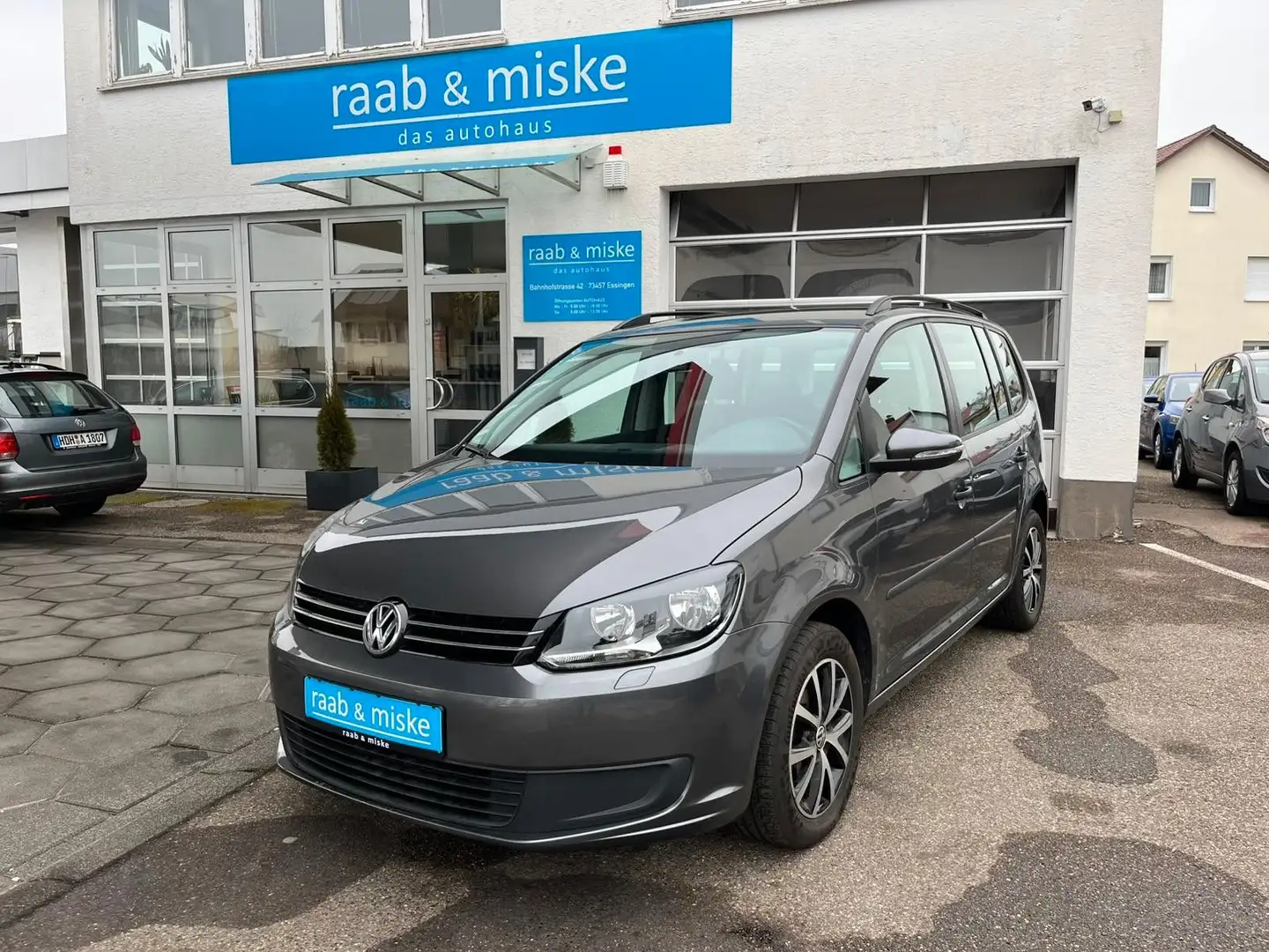 Volkswagen Touran 1.6 TDI *PDC/SHZ/Bluetooth/7 Sitze/Navi* Grau - 2