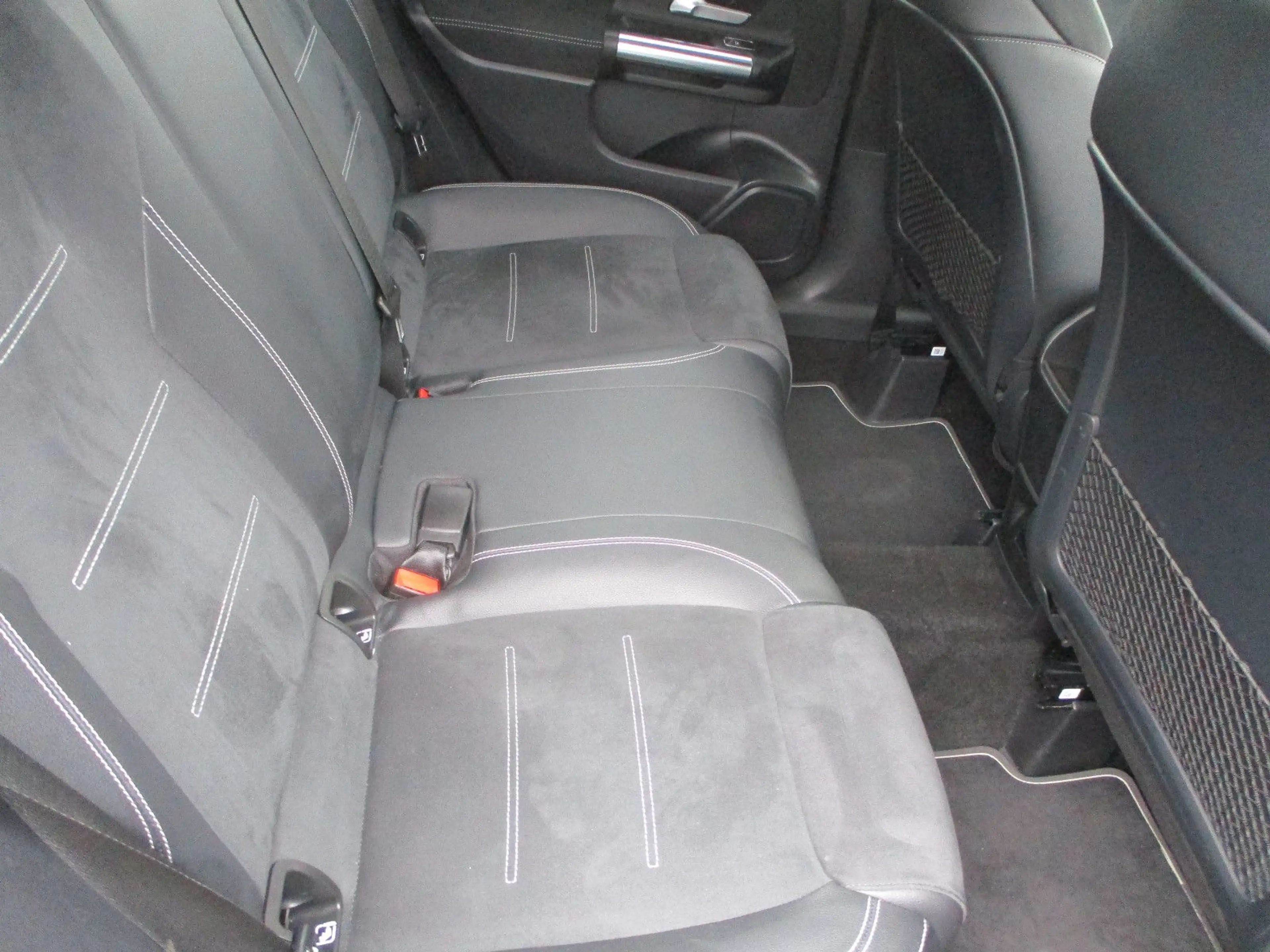 Mercedes-Benz B 200 d AMG NAVI LEDER KAMERA PANORAMA SPURH AHK — photo 12
