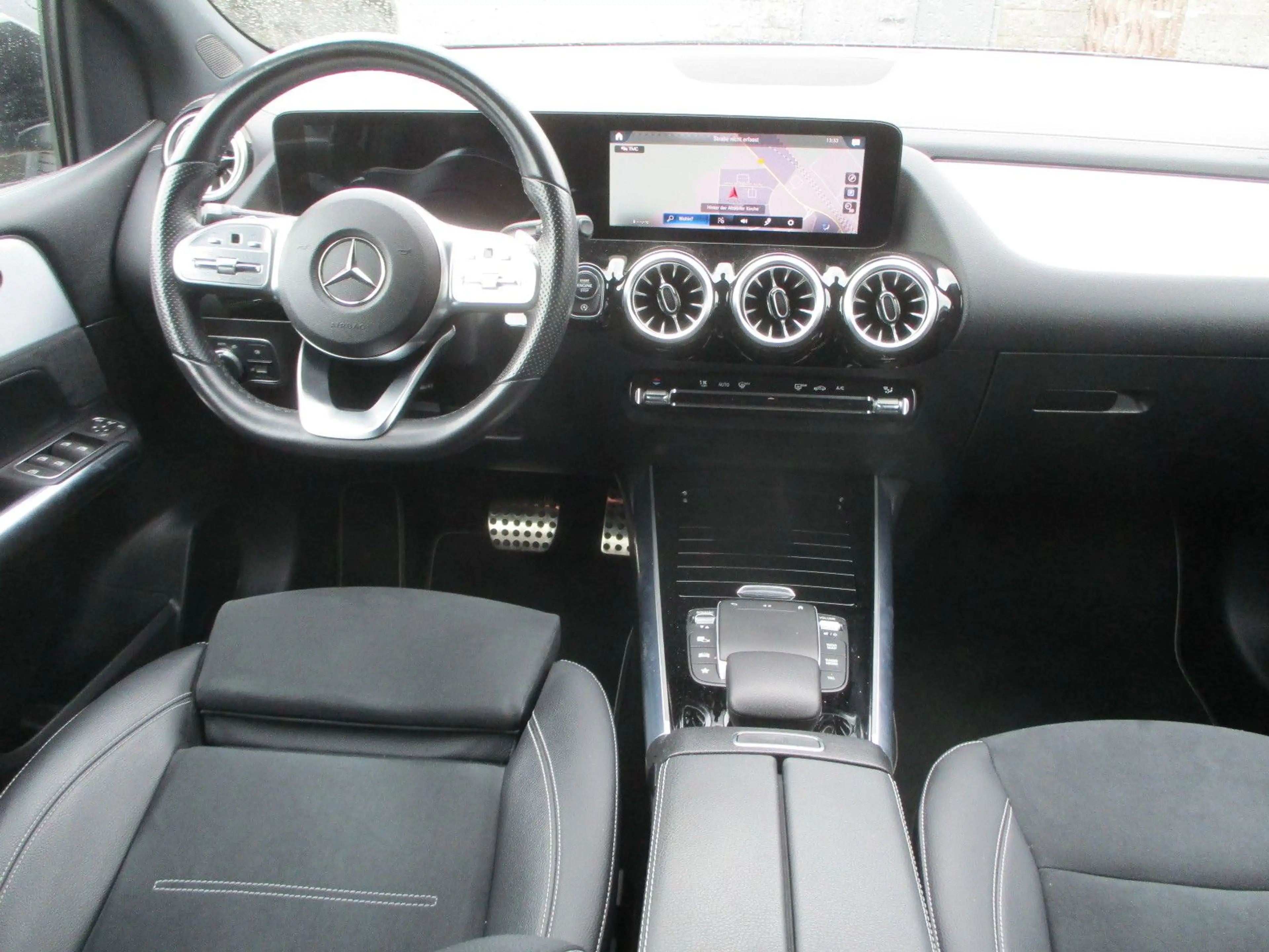 Mercedes-Benz B 200 d AMG NAVI LEDER KAMERA PANORAMA SPURH AHK — photo 4