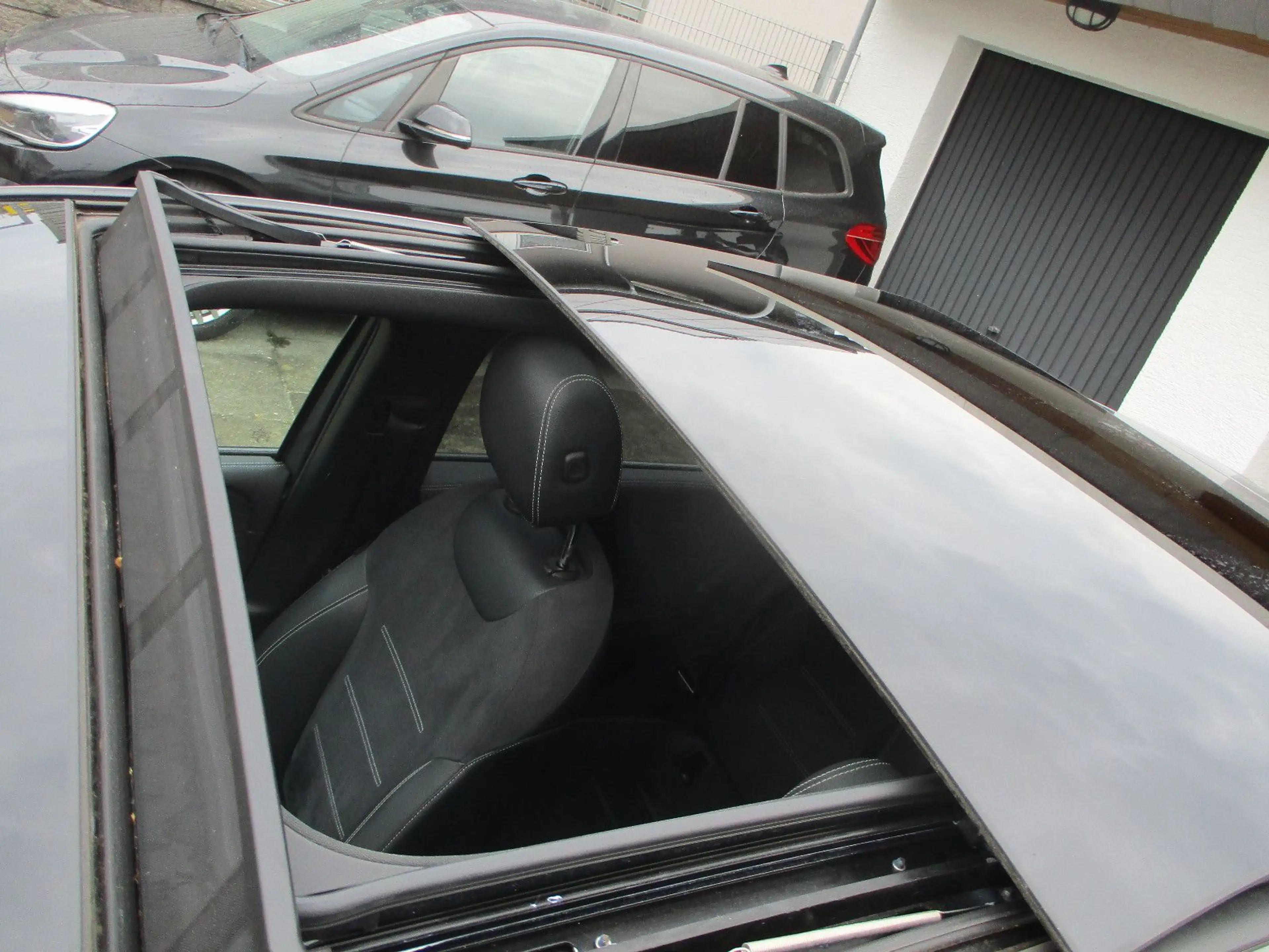 Mercedes-Benz B 200 d AMG NAVI LEDER KAMERA PANORAMA SPURH AHK — photo 3