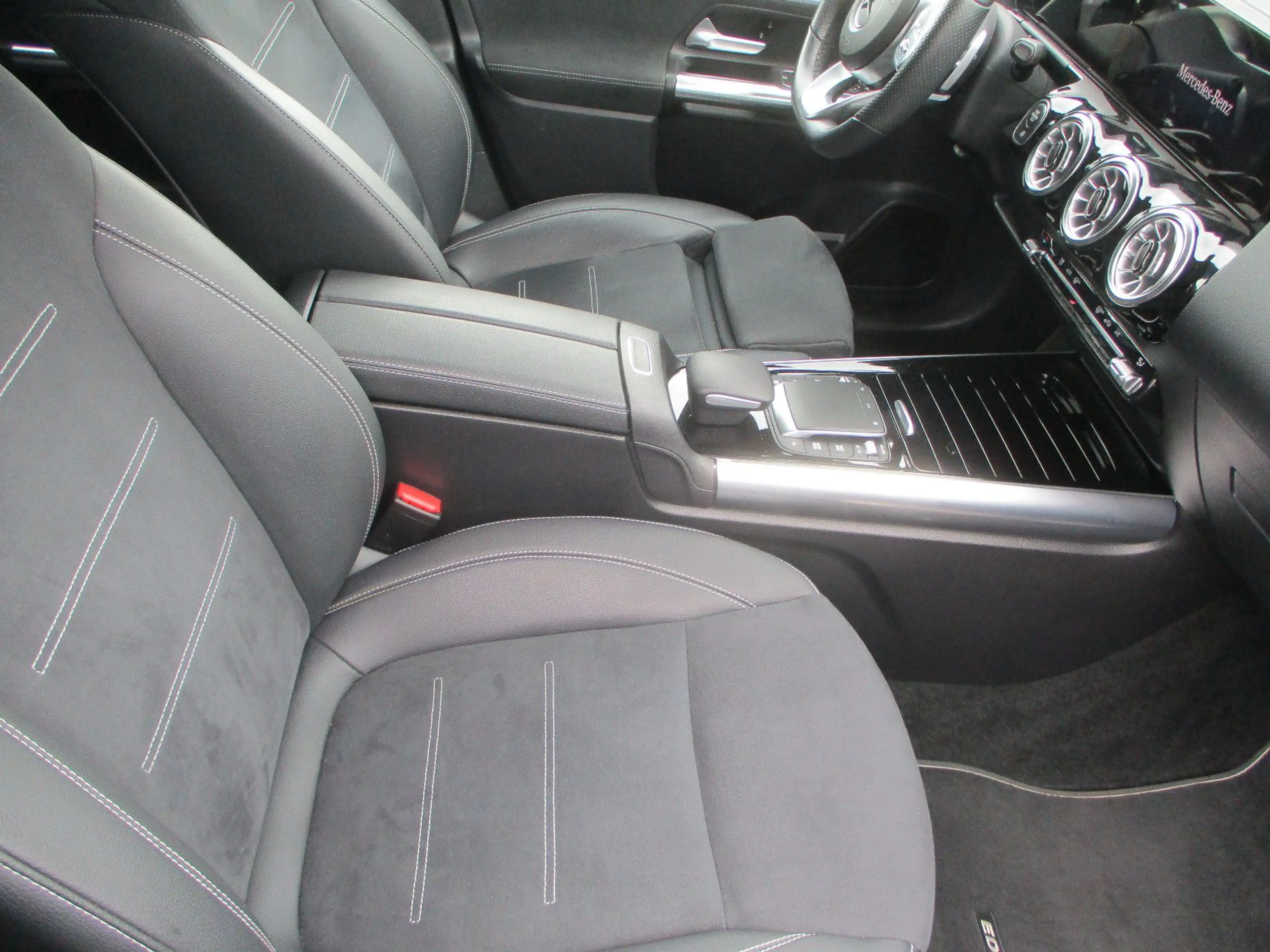 Mercedes-Benz B 200 d AMG NAVI LEDER KAMERA PANORAMA SPURH AHK — photo 14