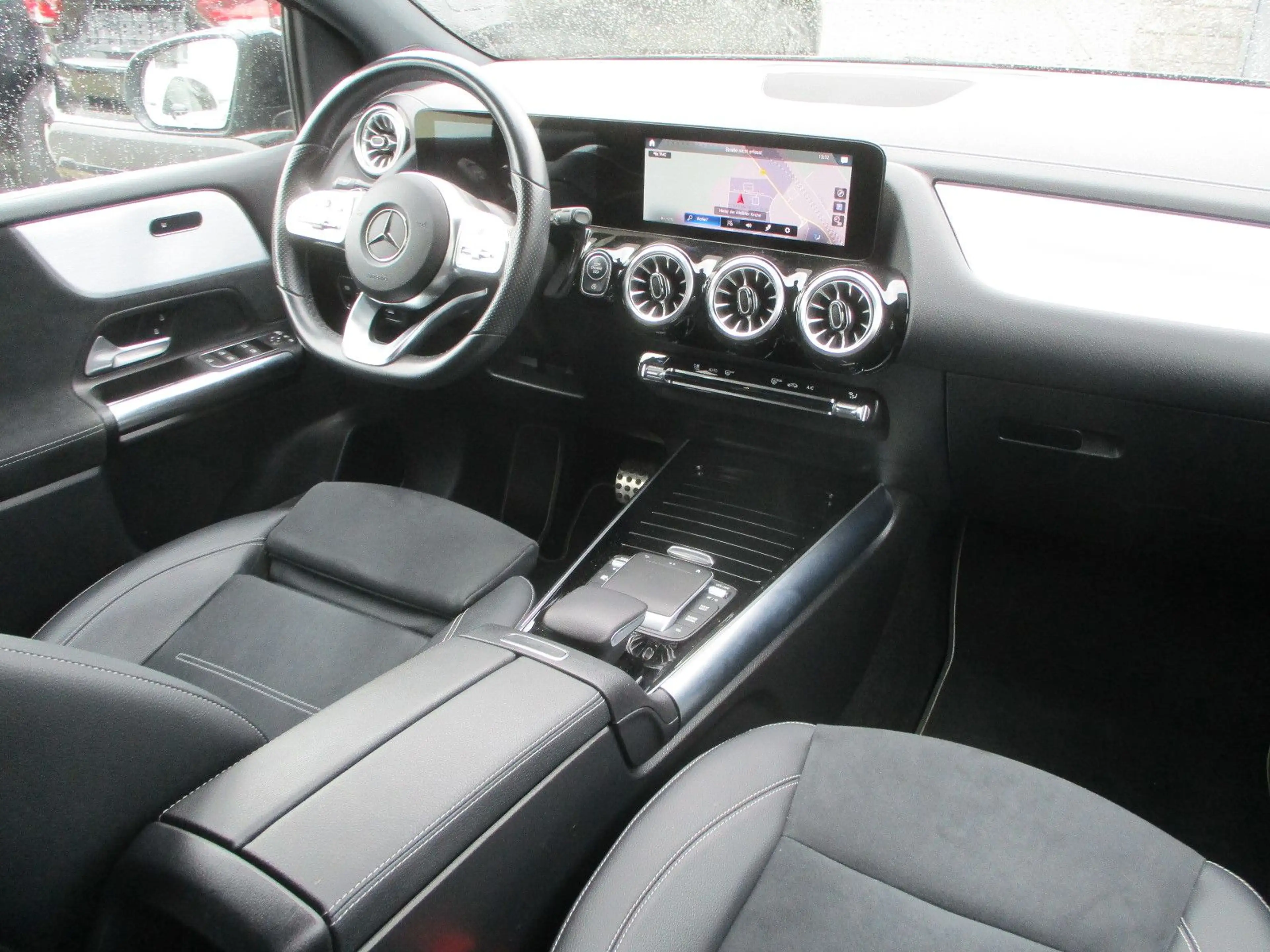 Mercedes-Benz B 200 d AMG NAVI LEDER KAMERA PANORAMA SPURH AHK — photo 15